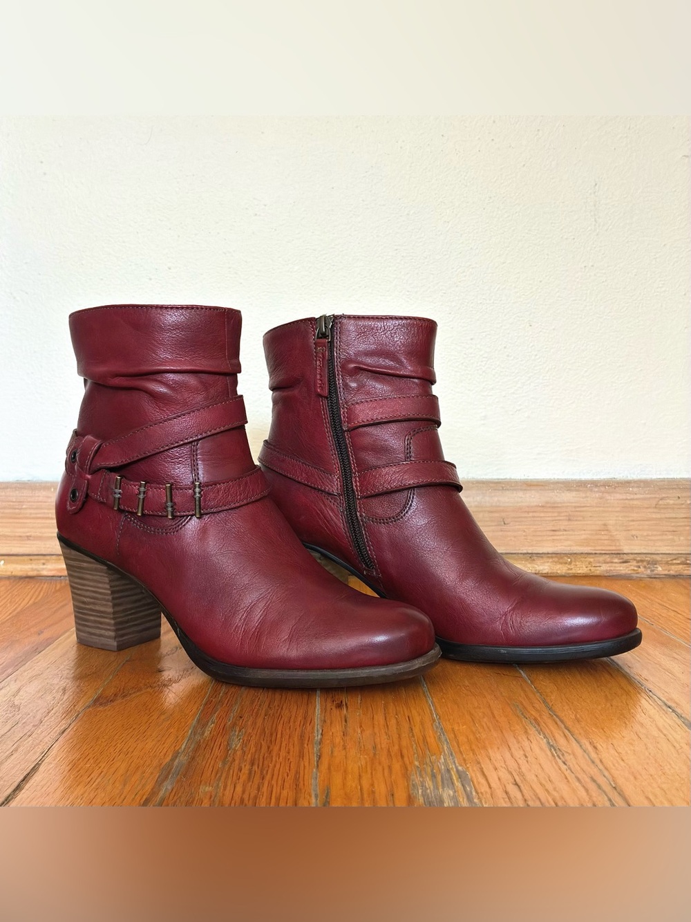 Tamaris Womens Red Leather Ankle Boots Bootie Size 7.5 Block Heel Zip Straps